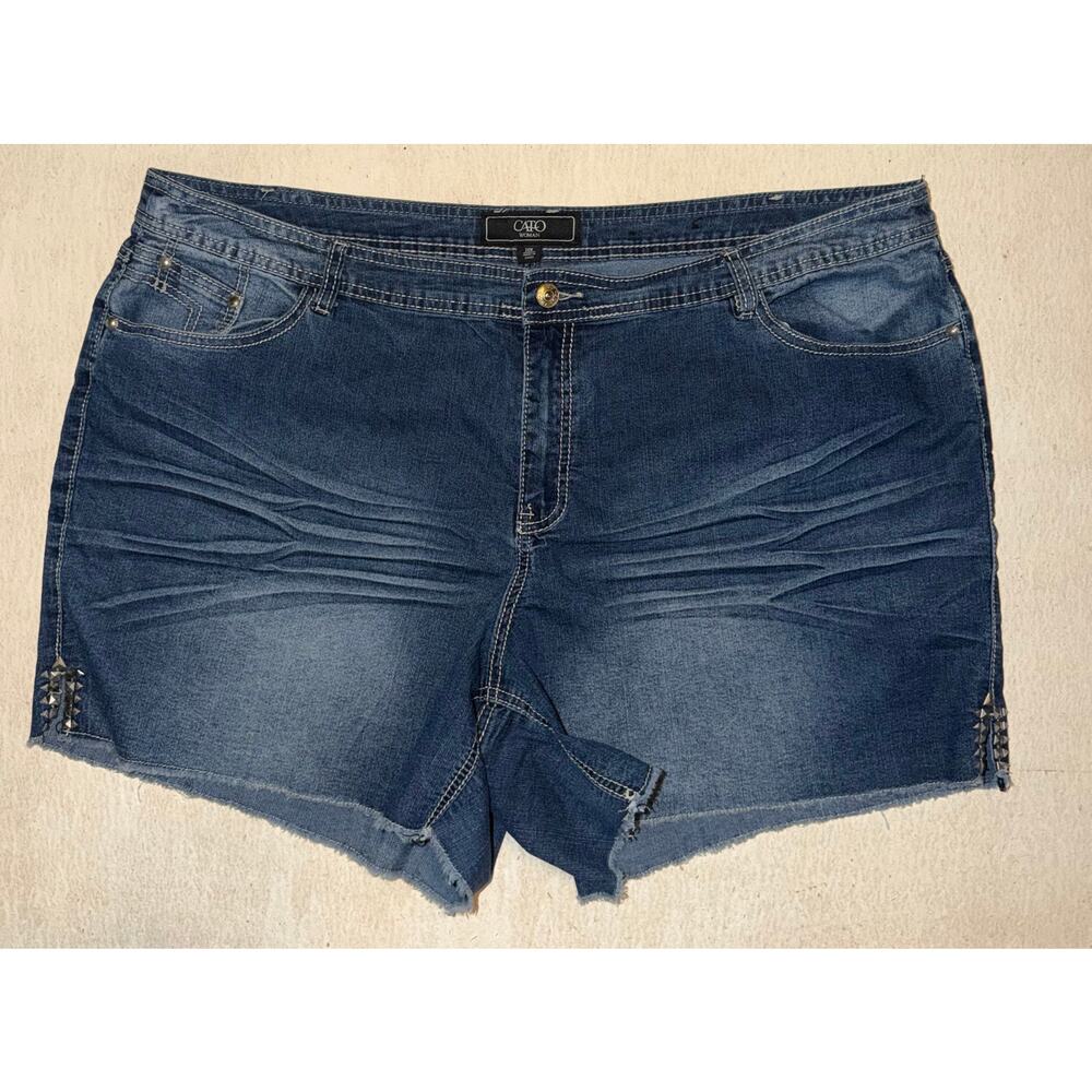 Cato women’s raw hem blue jeans short with studded on side split - Picture 13 of 16